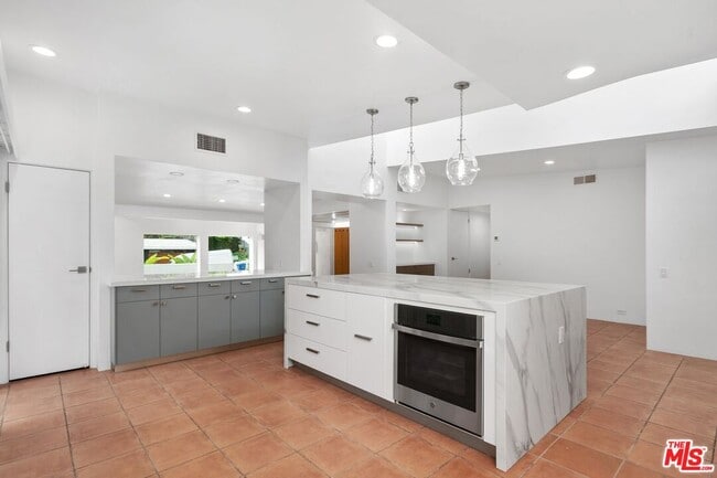 Building Photo - 1248 Bienveneda Ave