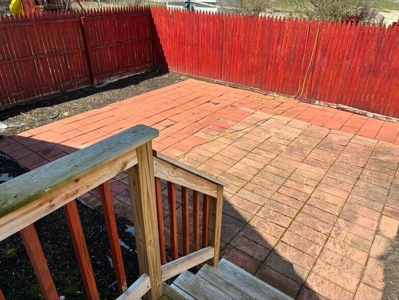 Building Photo - 333 Groveland St