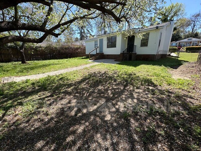 Building Photo - 2737 Royal St