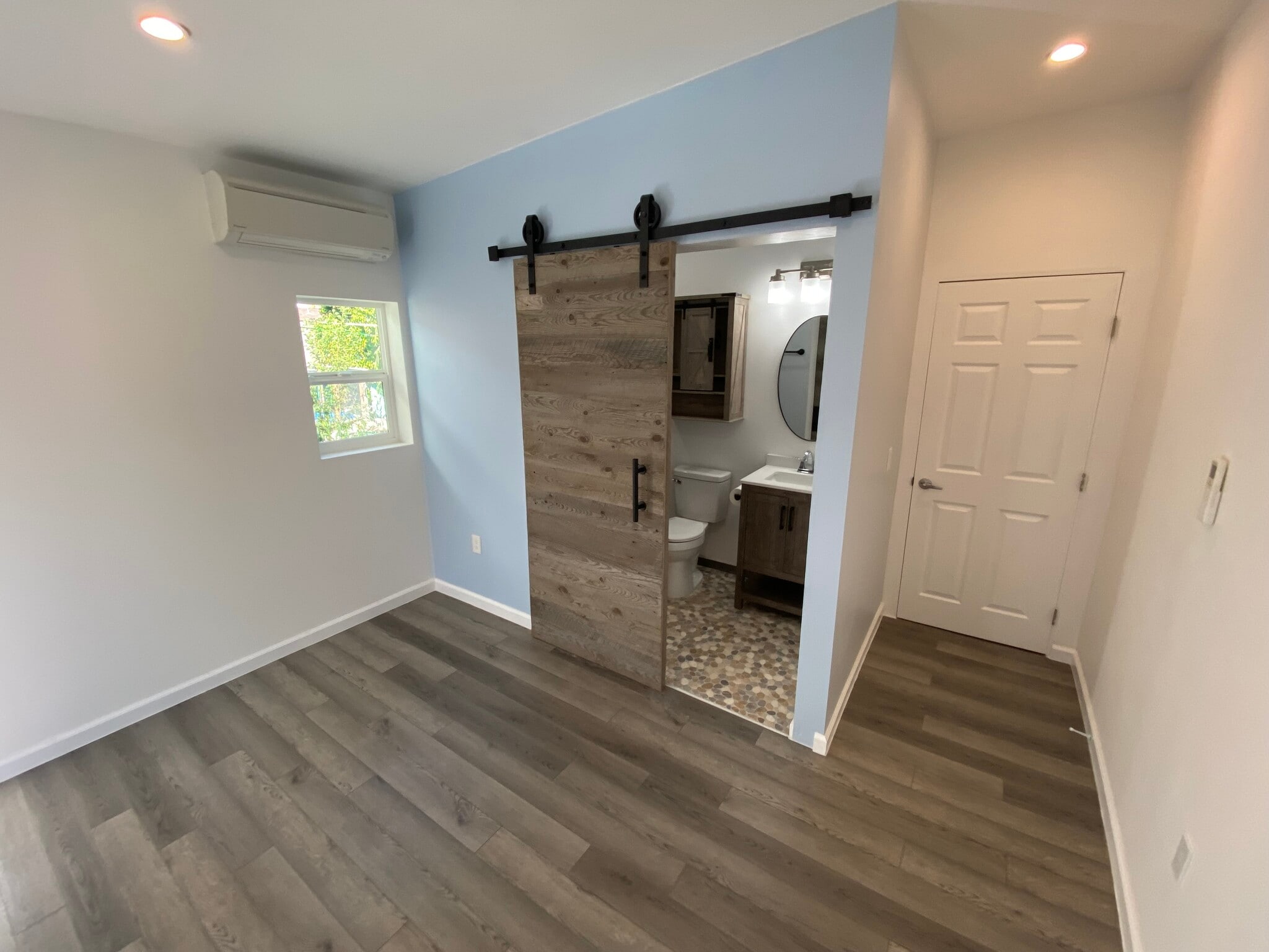 Bathroom - 433 S Fairview St