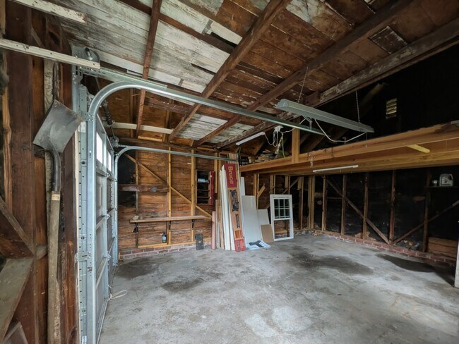 Building Photo - 9421 Phillip Ave