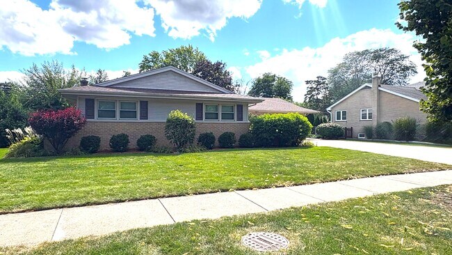Primary Photo - 933 Garden Ln