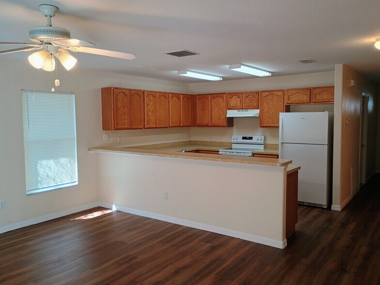 Building Photo - 7408 Mead Dr