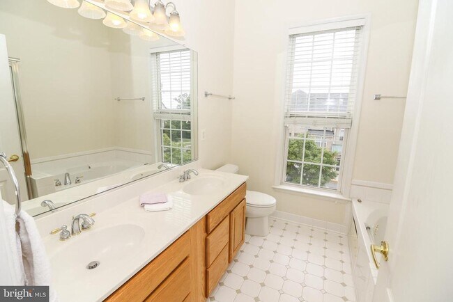 Building Photo - 12180 Abington Hall Pl