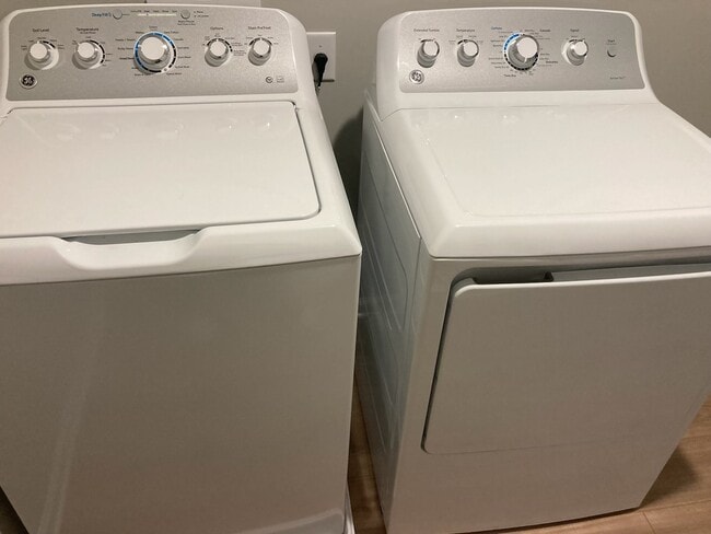 Building Photo - 17458 Ebling Trl