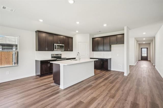Building Photo - 2203 Gustavus Dr