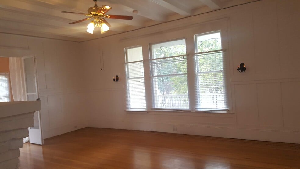 Building Photo - 627 Rose Ave