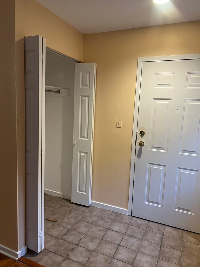 Building Photo - 51 Greenwich Pl