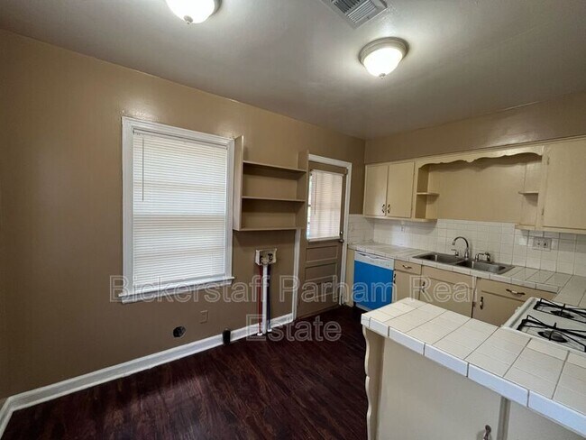 Building Photo - 2911 Gardenia St