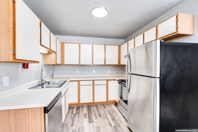 Building Photo - Lincoln Ridge