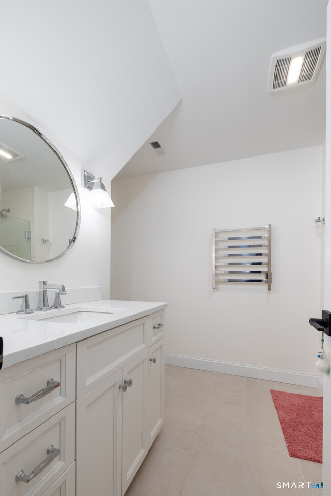 Building Photo - 112 Stallion Dr