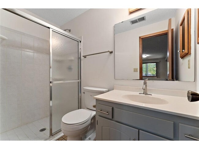 Building Photo - 560 Donegal Cir