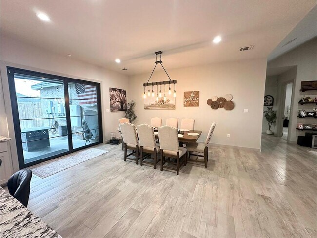 Building Photo - 4 Bedroom 3 Bathroom for Rent