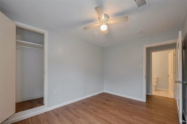 Building Photo - 4906 Larkspur St