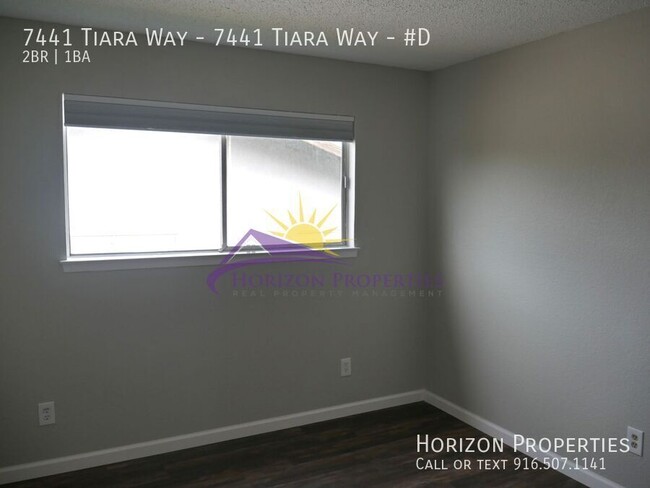 Building Photo - Remodeled 2 Bed 1 Bath 894sqft Second Floo...