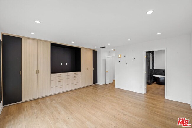 Building Photo - 4801 Heaven Ave