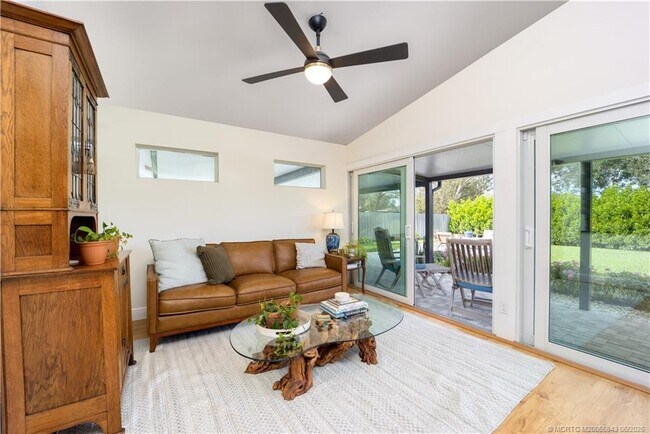 Building Photo - 533 SE Ocean Spray Terrace