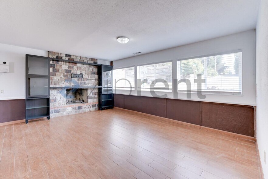 Building Photo - Unit