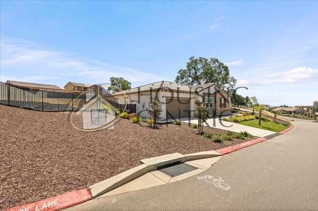 Building Photo - Modern & Elegant Living in Emerald Peak, E...