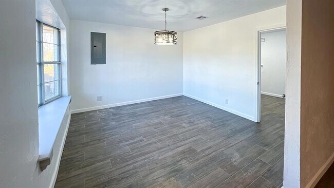 Building Photo - 13408 Thompson Rd