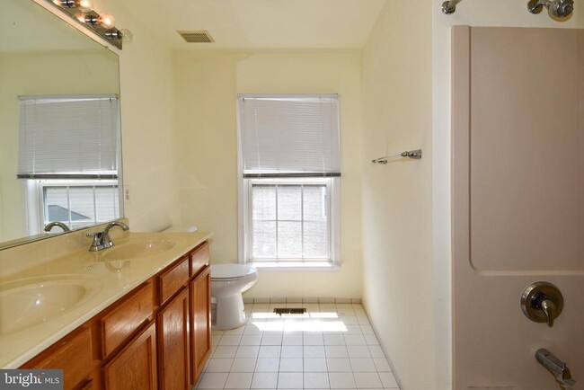 Building Photo - 8784 Lincoln St