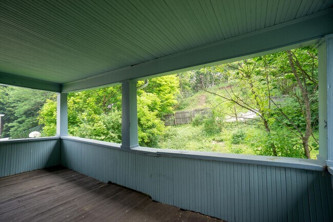 Building Photo - 569 Westmoreland Ave