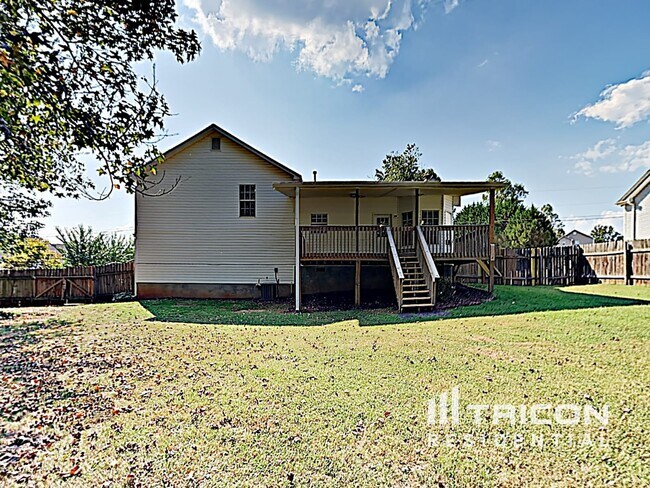 Building Photo - 180 Iris Glen Dallas GA