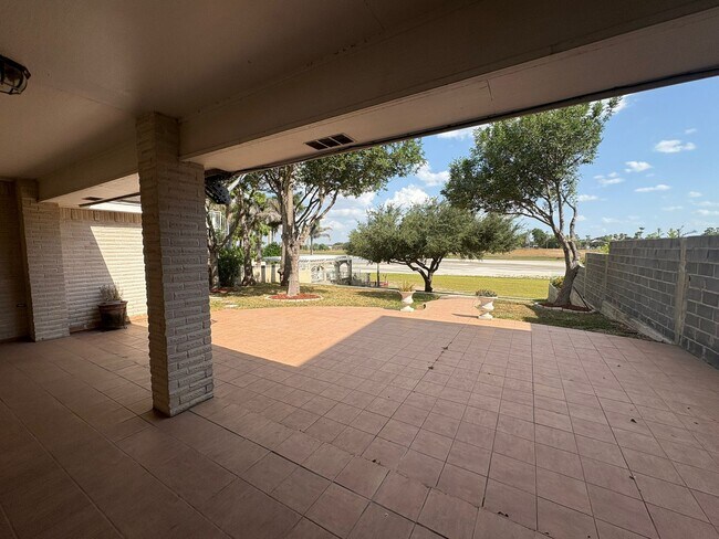 Building Photo - 210 Rio Grande Dr