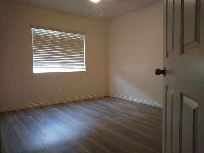Building Photo - Spacious 3 Bedroom Moreno Valley Townhouse in Gated  Community!