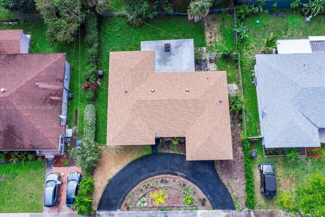 Building Photo - 1060 NE 166th St