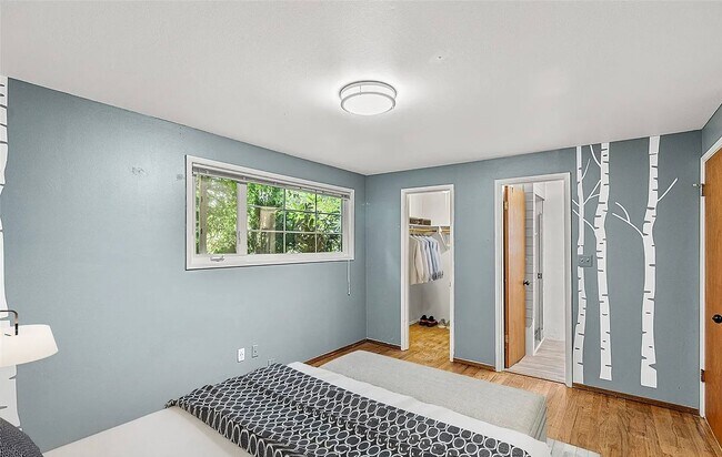 Building Photo - 402 168th Ave SE