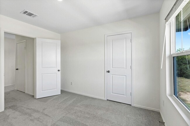 Building Photo - 331 Bugbee