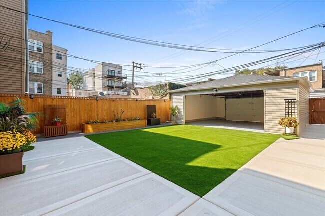 Building Photo - 6422 N Seeley Ave