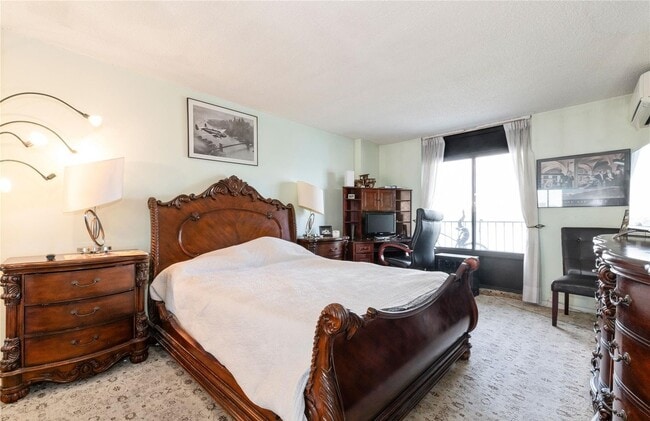 Building Photo - QShore