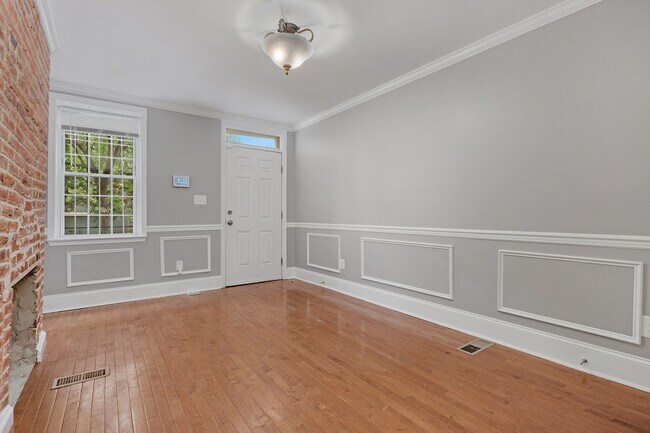 Building Photo - 104 S Carrollton Ave
