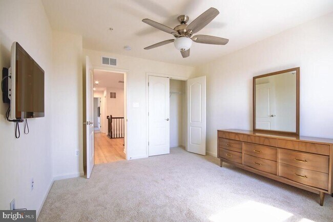 Building Photo - 9920 -B Sir Barton Wy