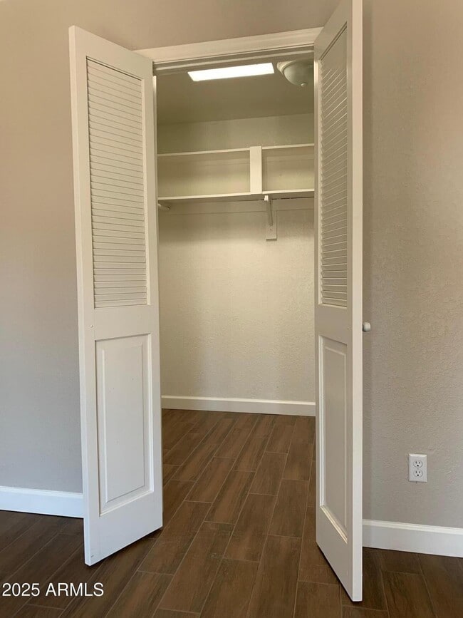 Building Photo - 6943 E Loma Land Dr