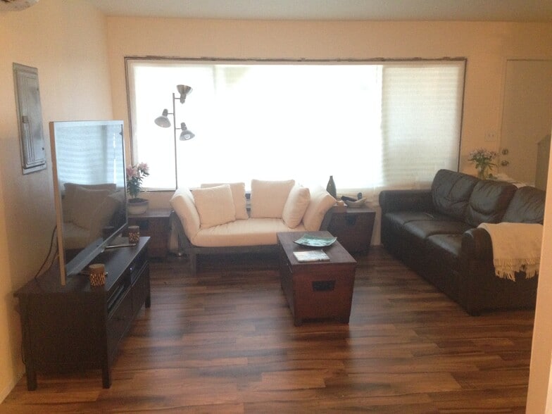 New flooring and windows with top down, bottom up treatments. - 9313 North Hodge Avenue