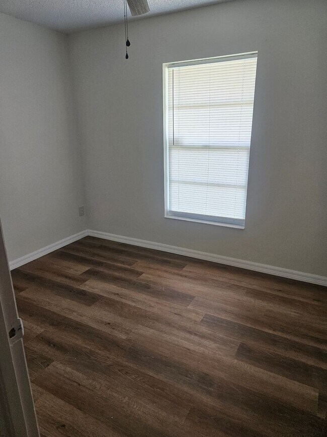 Building Photo - Charming 3 Bedroom, 1 Bath