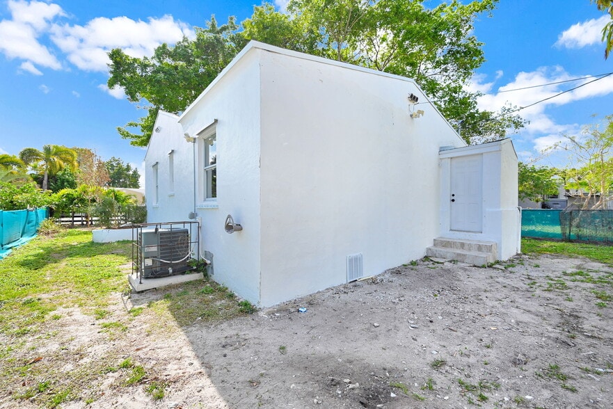 Building Photo - 503 NW 47th St