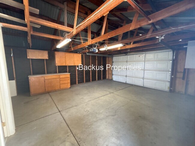 Building Photo - 233 8th St