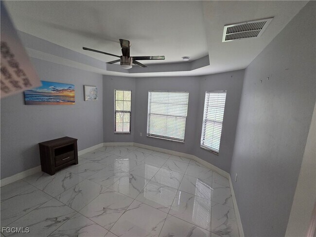 Building Photo - 312 Gilbert Ave S