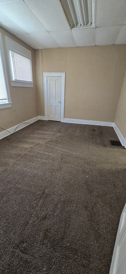 Building Photo - 1 Bedroom - All utilities included!