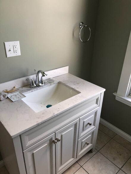 Building Photo - 830 9th Ave