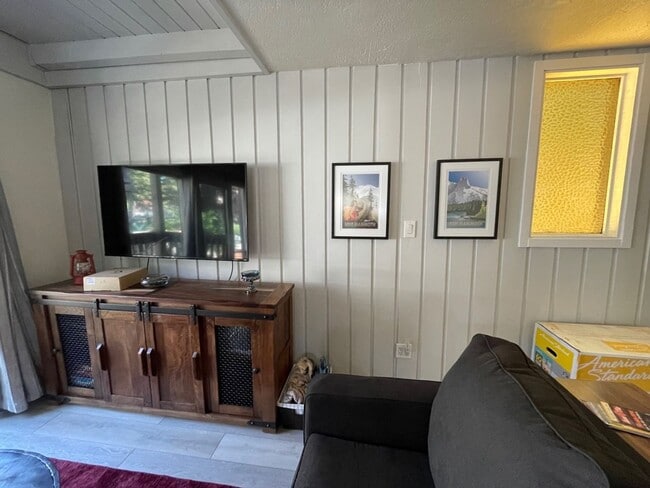 Building Photo - Fully Furnished 2 Bedroom Condo with Loft and 2 Bathrooms