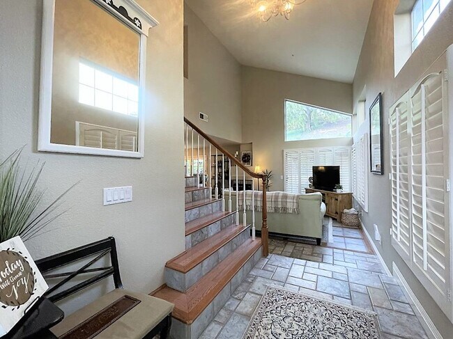Building Photo - ***500 Move in Special*** Beautiful Single Family home with Large Backyard