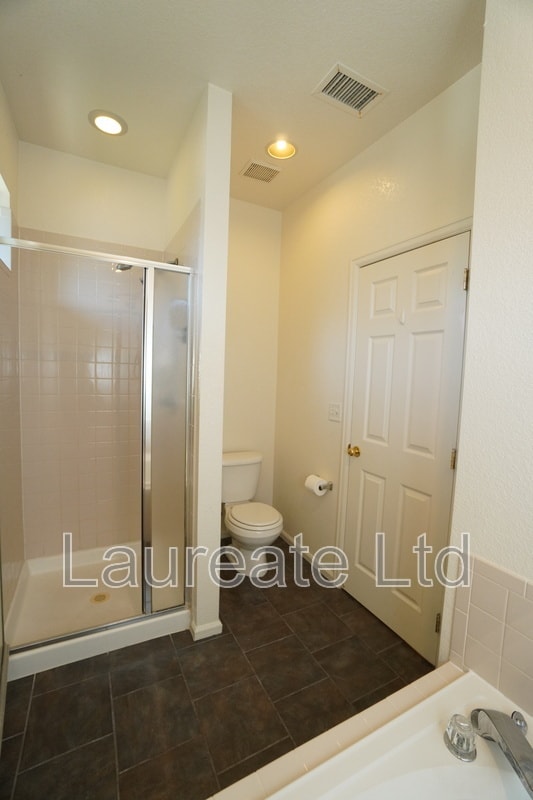 Building Photo - 194 Whitehaven Cir