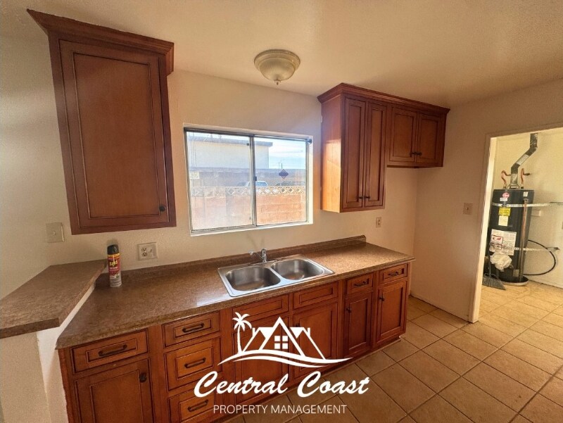 Building Photo - 0 W Camino Colegio