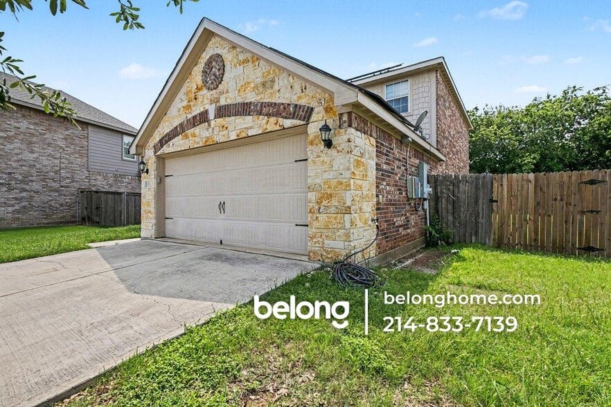 Building Photo - 1004 Junegrass Ln