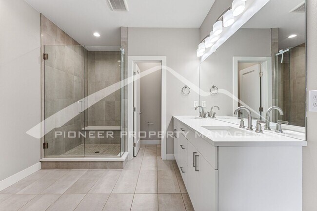 Building Photo - Fantastic Townhome with Central AC and 2 Car Garage!